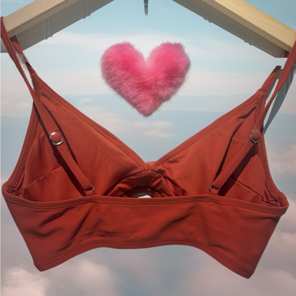 CUPSHE size M rust color bikini top twist front look. EUC - Picture 2 of 4